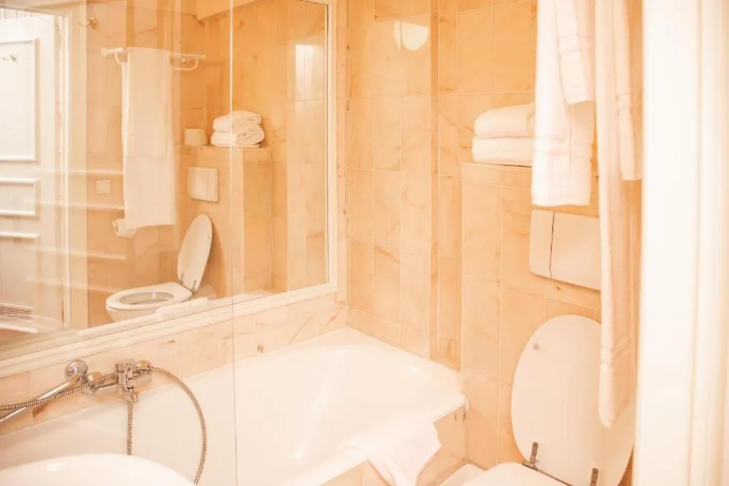 La Bourse Hotel Brusel 3*,